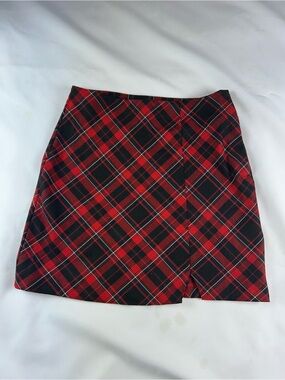 H&M Red and Black Plaid Mini Skirt Girls size Large(12-14)